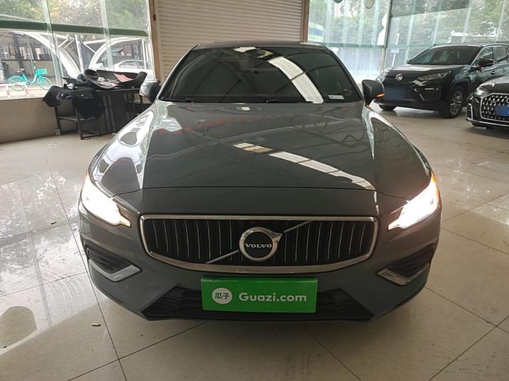 S60 2024 B4 Luxury photo 2