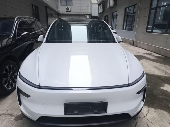 Model Y 2025 RWD photo 2