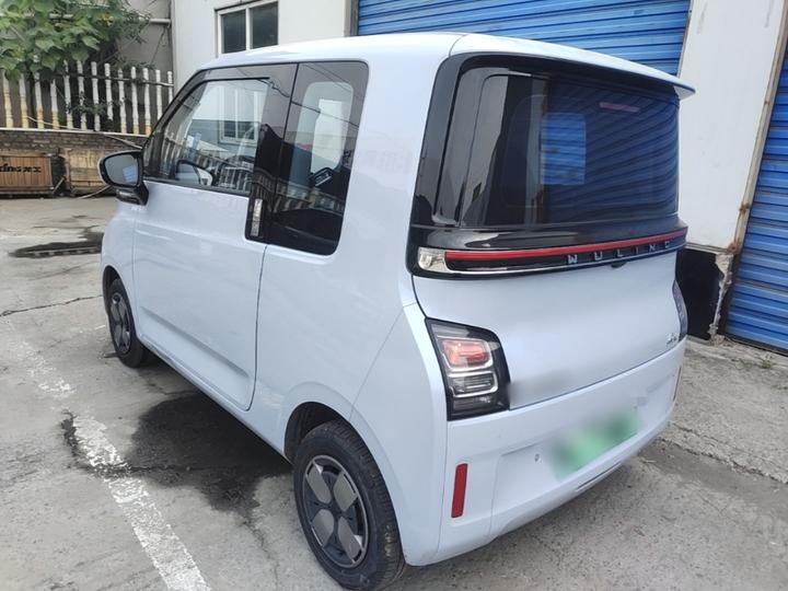 Wuling Air ev 2023 4-Seater - Standard photo 4