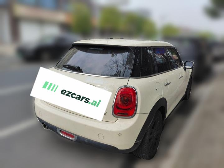 2021 1.5T ONE PLUS 5-Door photo 6