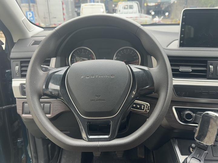 Forthing T5 2022 Prosperous 1.6L MT 5-Seater photo 6