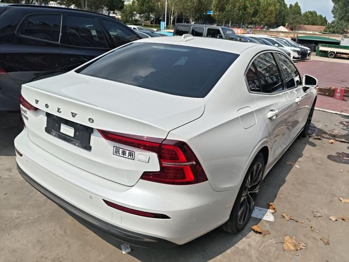 S60 EV 2023 T8 AWD Long Range Luxury photo 4