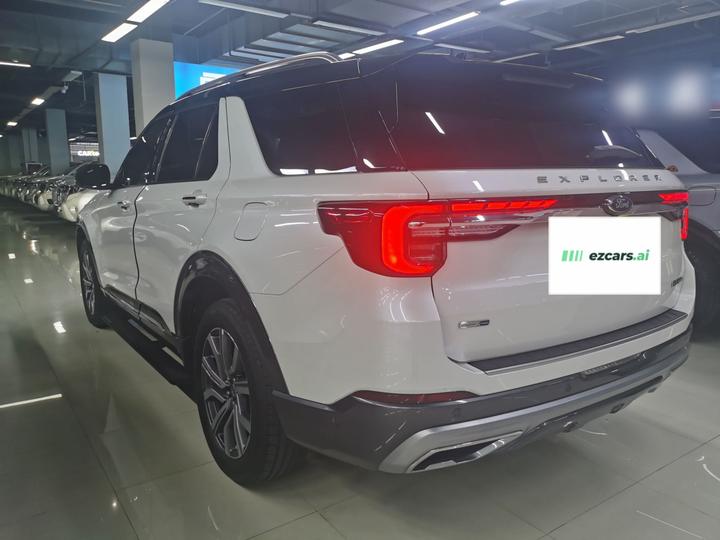Explorer 2023 EcoBoost 285 AWD Titanium 6-Seater photo 4