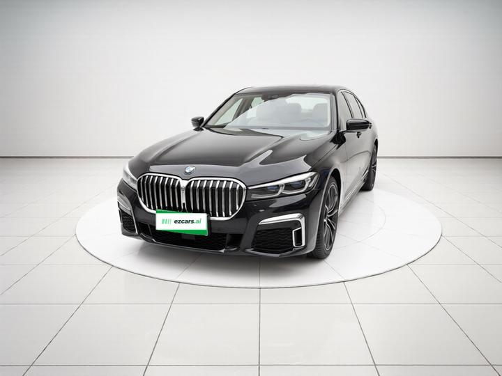 7 Series 2017 740Li Leading photo 2