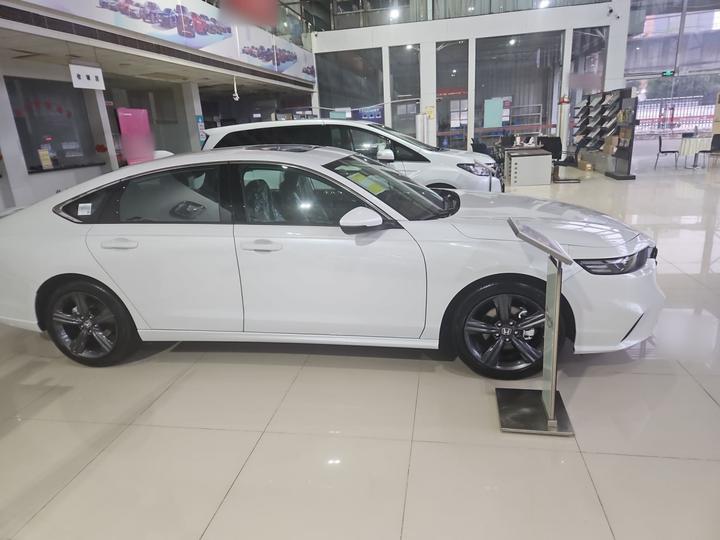 INSIGHT Dongfeng Honda Elegant photo 4