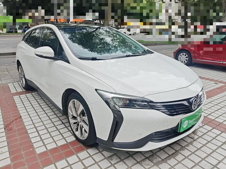 6 2020 PHEV photo 3