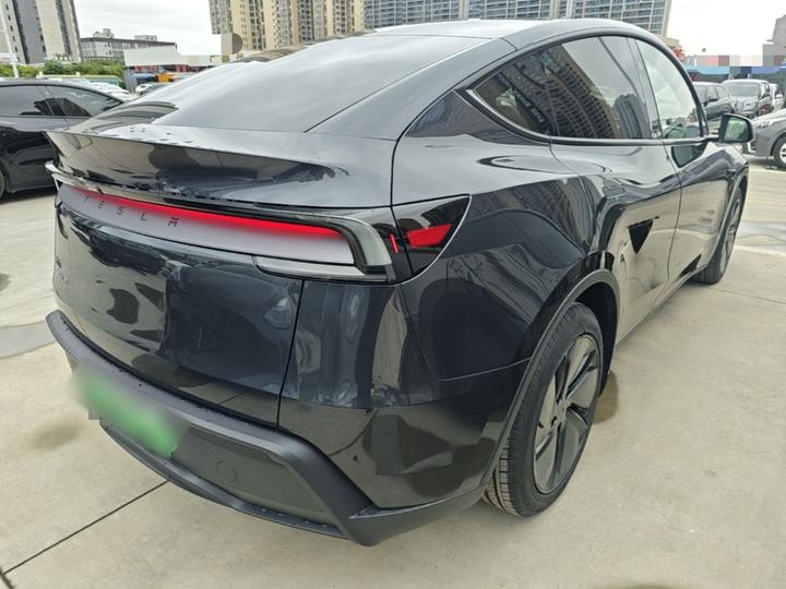 Model Y 2025 RWD photo 4