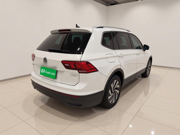 Tiguan L 2025 300TSI AT RWD photo 6