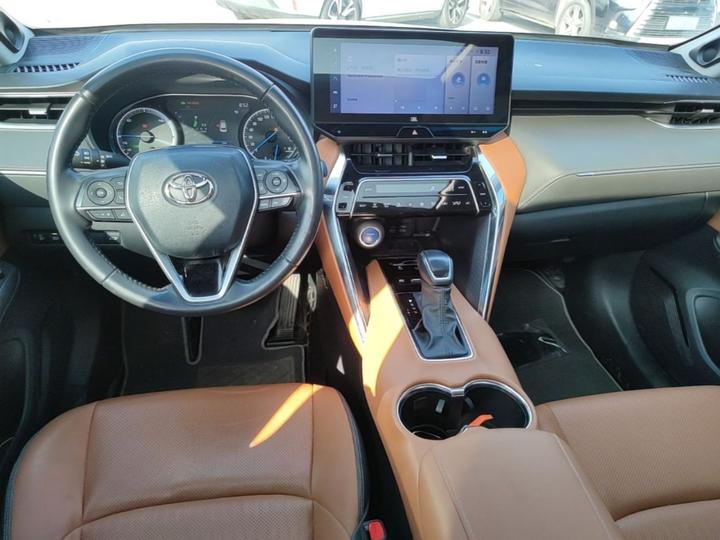 2022 Hybrid 2.5L CVT RWD Luxury photo 8