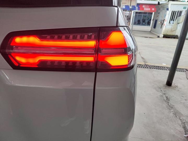 730 EV 2025 EV 500km Luxury photo 7