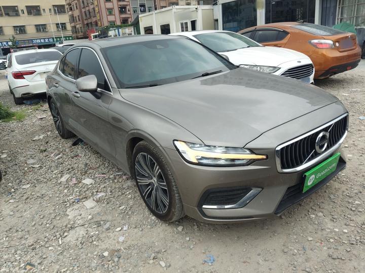 S60 2022 B4 Luxury photo 3