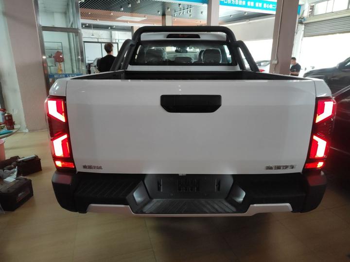 Vantas R08 2025 2.3T 8AT 2WD Diesel photo 3