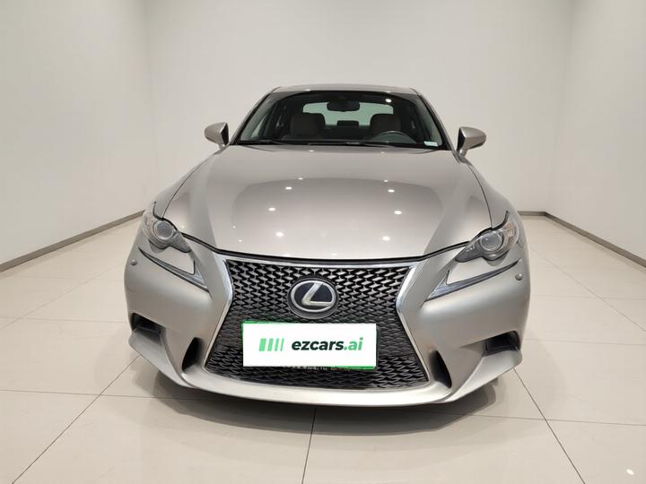 IS 2015 200t F SPORT photo 2