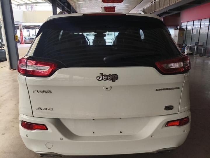 Cherokee 2017 2.4L Excellence photo 5