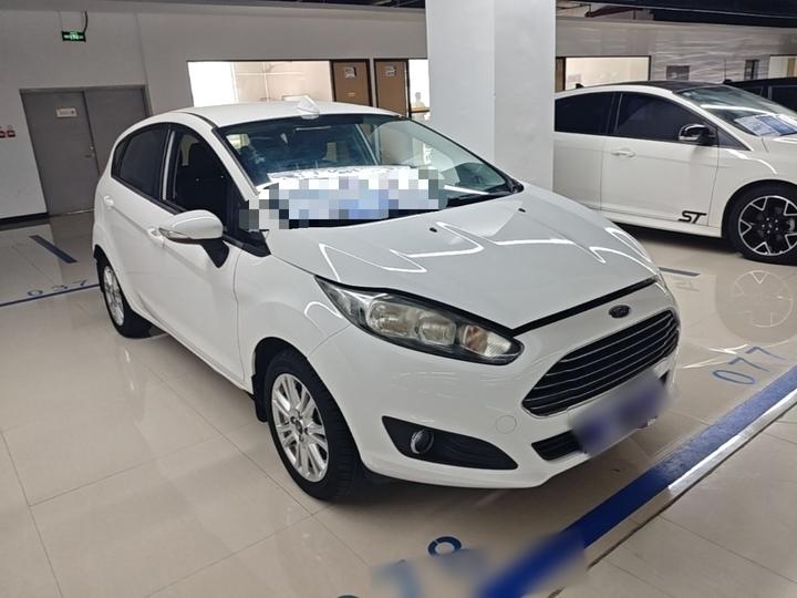 2013 Hatchback 1.5L AT Fashion photo 3