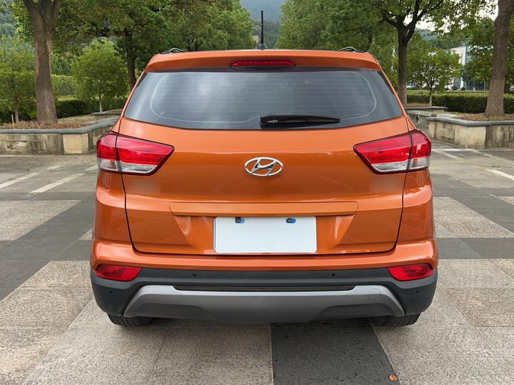 ix25 2017 1.6L AT Smart photo 3