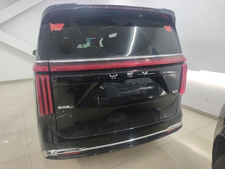 2023 AWD Executive Extended photo 3