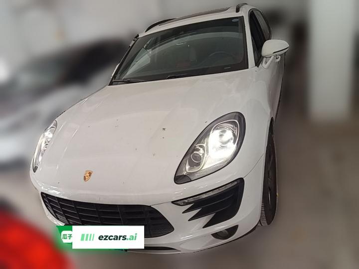 2017 Macan 2.0T photo 2