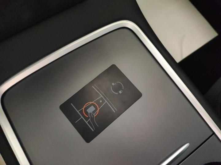 Model Y 2022 Long Range AWD photo 8