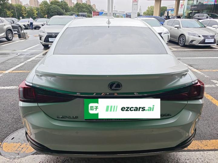 ES 2021 300h Exclusive photo 5