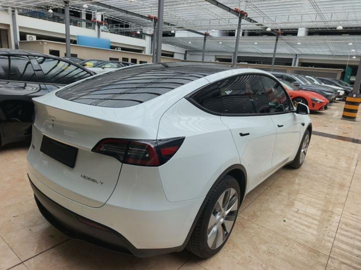 Model Y 2022 Facelift RWD photo 6