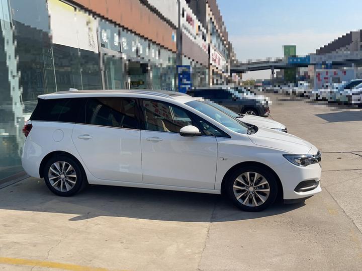 GL6 2021 323T Mild Hybrid Luxury photo 3