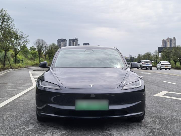 Model 3 2023 RWD photo 2