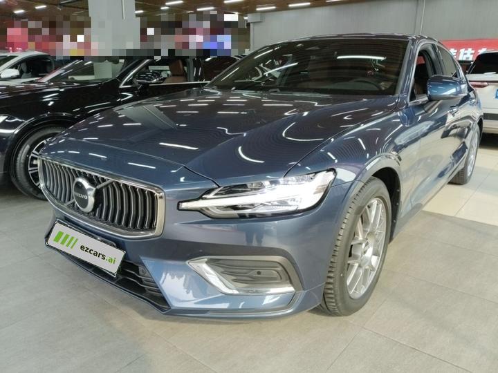 S60 2023 B4 Luxury