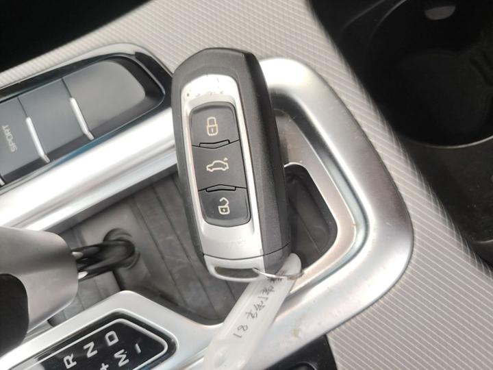 Emgrand GL 2018 1.8L DCT Elite Connected photo 8