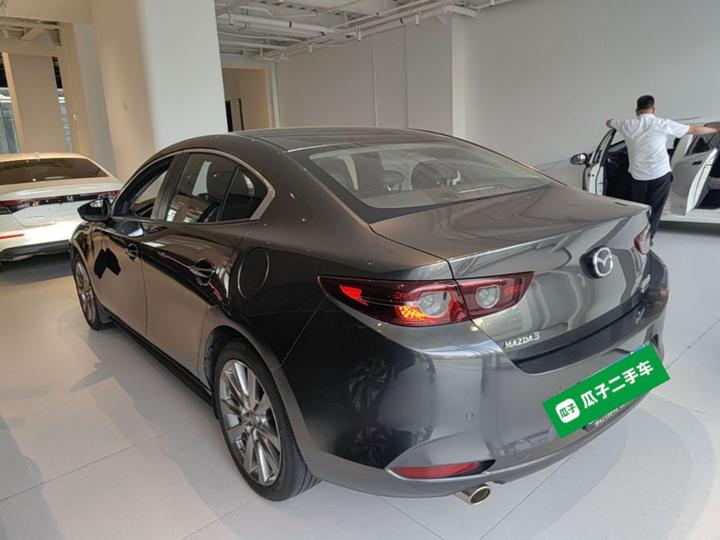 3 Axela 2021 2.0L AT photo 4