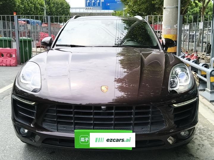 2017 Macan 2.0T photo 2