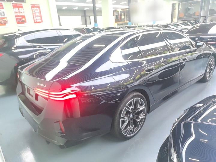 5 Series 2025 530Li Exclusive M Sport Package photo 4
