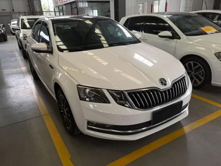 Octavia 2018 1.6L AT Luxury photo 3