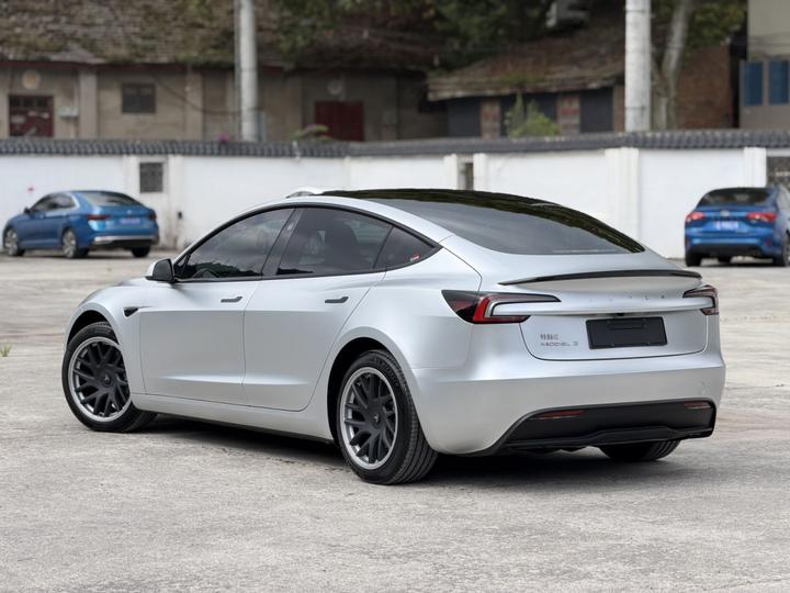 Model 3 2023 RWD photo 4