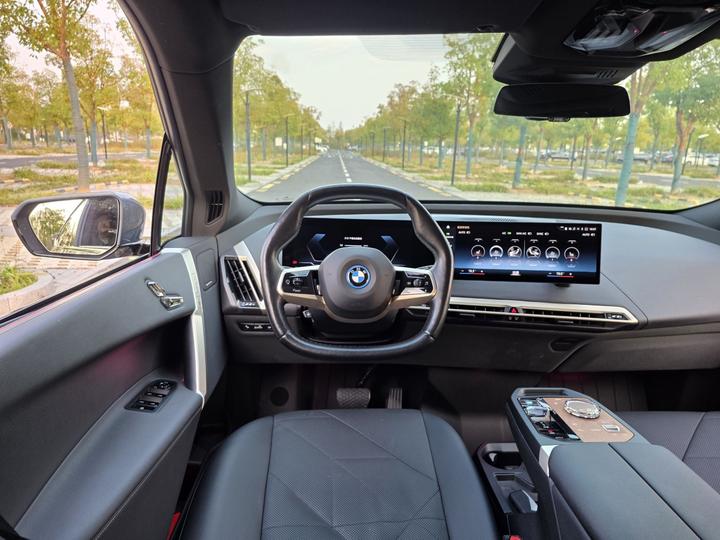 iX 2022 xDrive40 photo 3