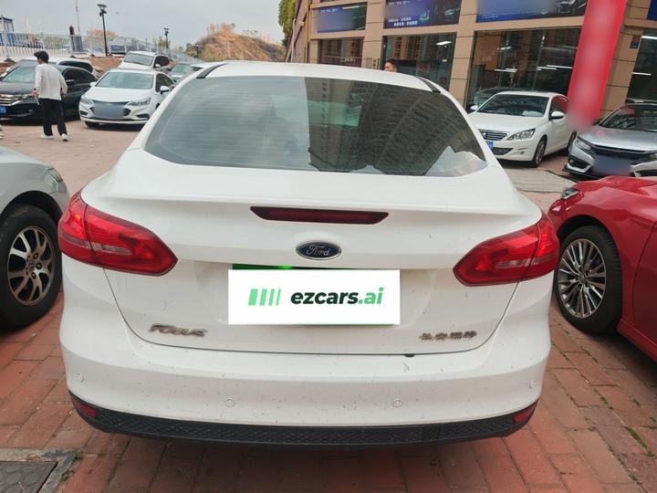 Focus 2015 Sedan 1.6L AT Comfort photo 3