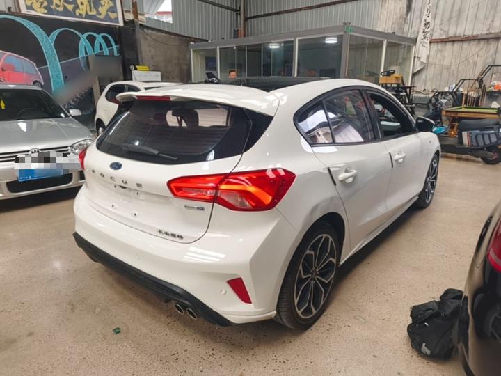 Focus 2021 Hatchback EcoBoost 180 AT ST Line photo 3