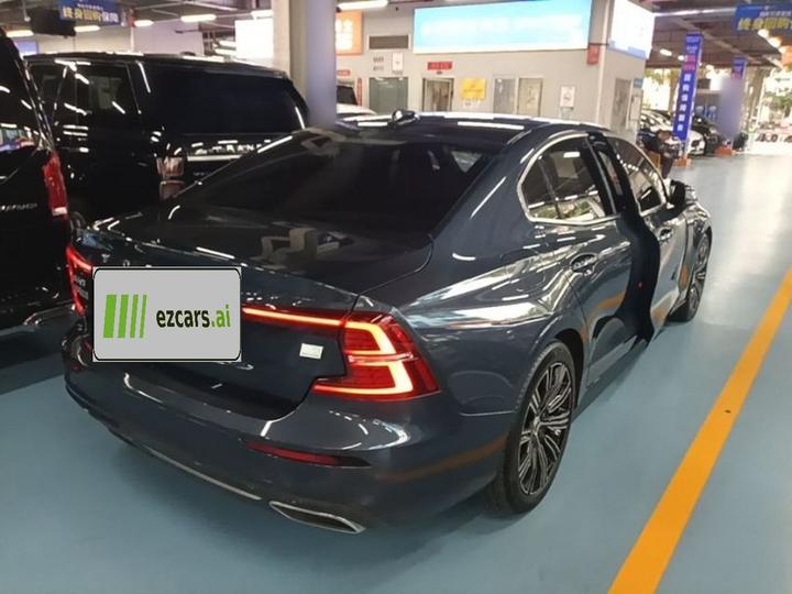 S60 EV 2021 T8 E Hybrid AWD Luxury photo 4