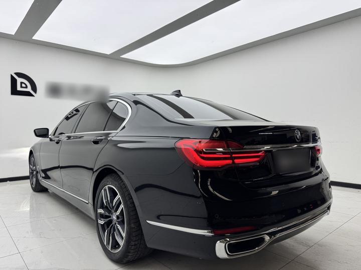 7 Series 2016 730Li Luxury photo 5