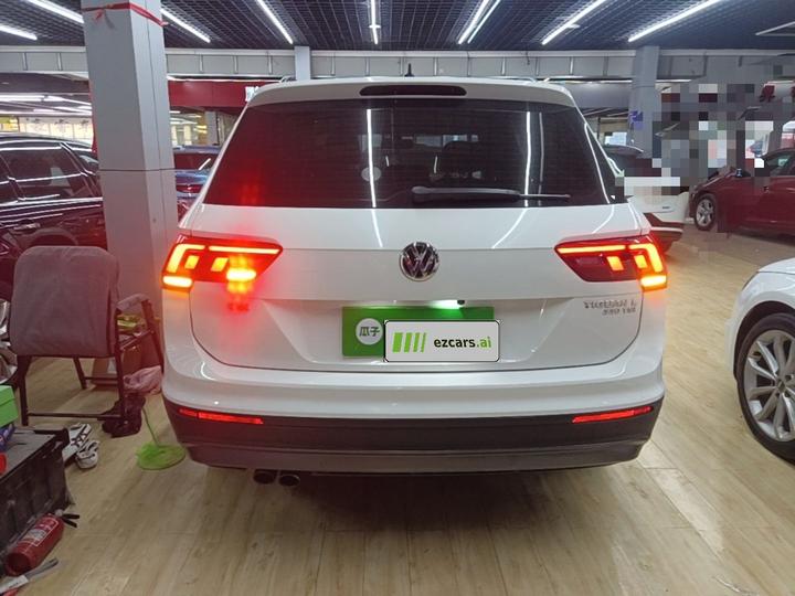 Tiguan L 2018 330TSI AT RWD photo 3