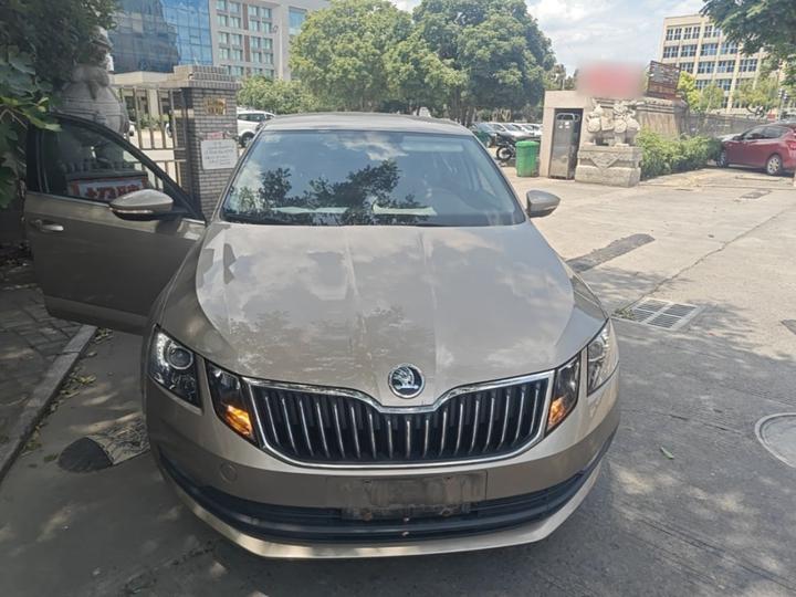 Octavia 2018 1.6L AT Comfort photo 2