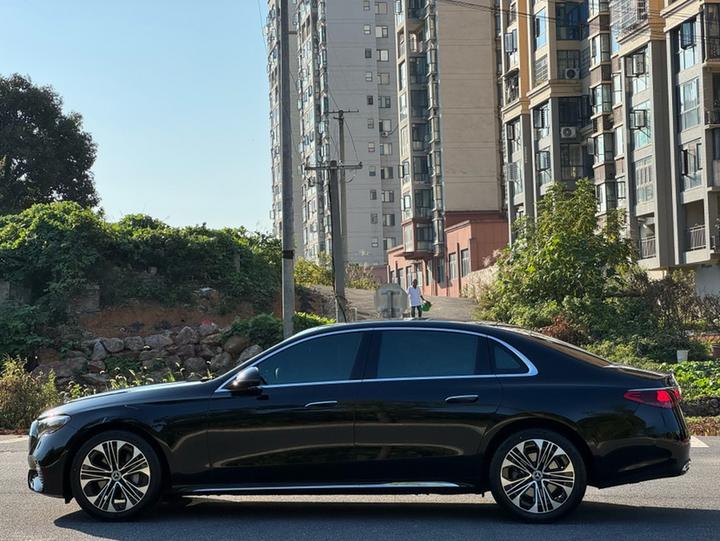 E-Class 2026 E 300 L Luxury photo 3