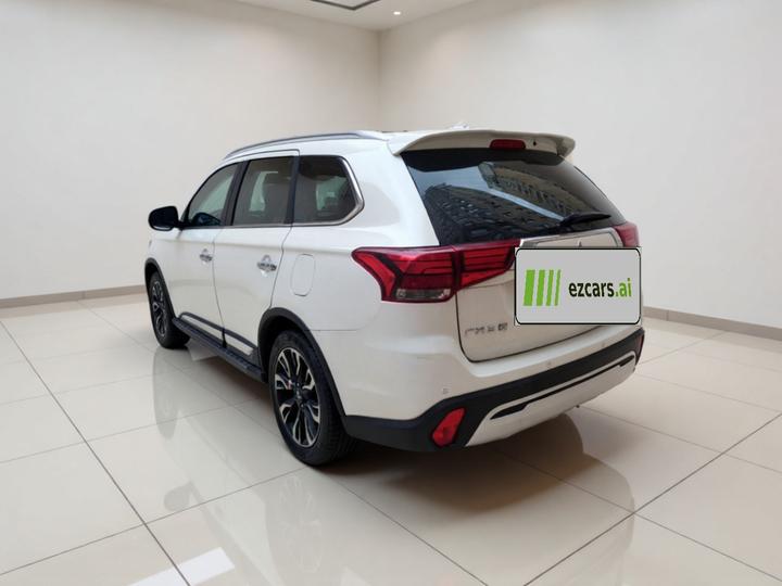 Outlander 2019 2.4L AWD Enjoy 5-Seater China VI photo 3