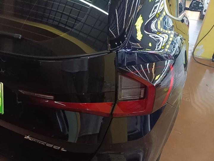 iX1 2023 xDrive30L X Design Package photo 7