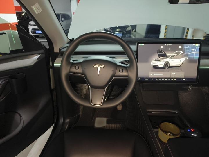 Model Y 2024 RWD photo 3