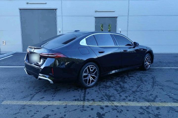 i5 2025 eDrive 35L M Sport Package photo 4