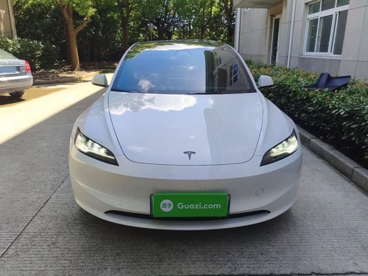 Model 3 2025 RWD photo 2