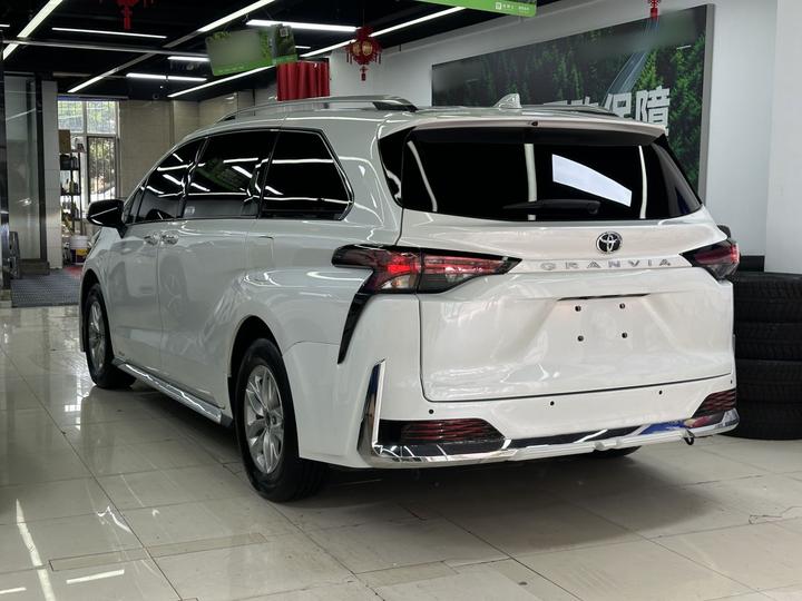 Granvia 2024 2.5L Hybrid Comfort photo 4