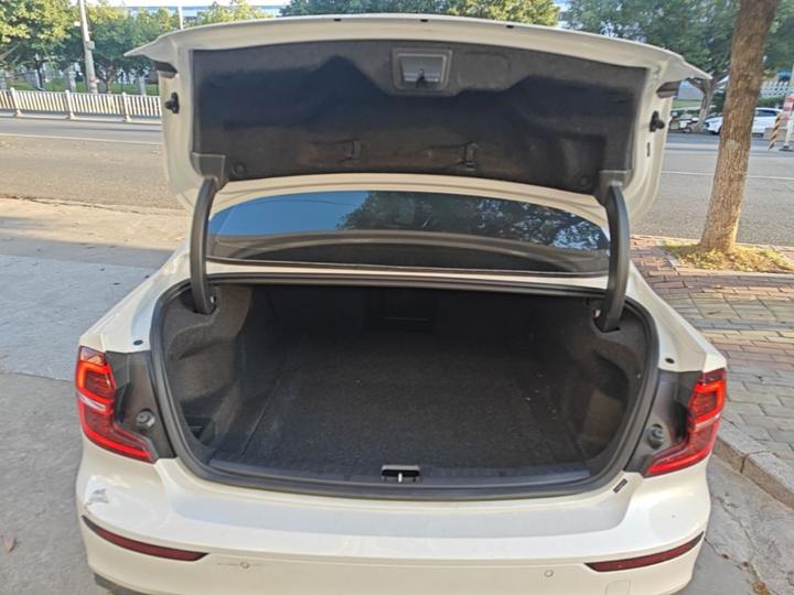 S60 2022 B4 Luxury photo 8