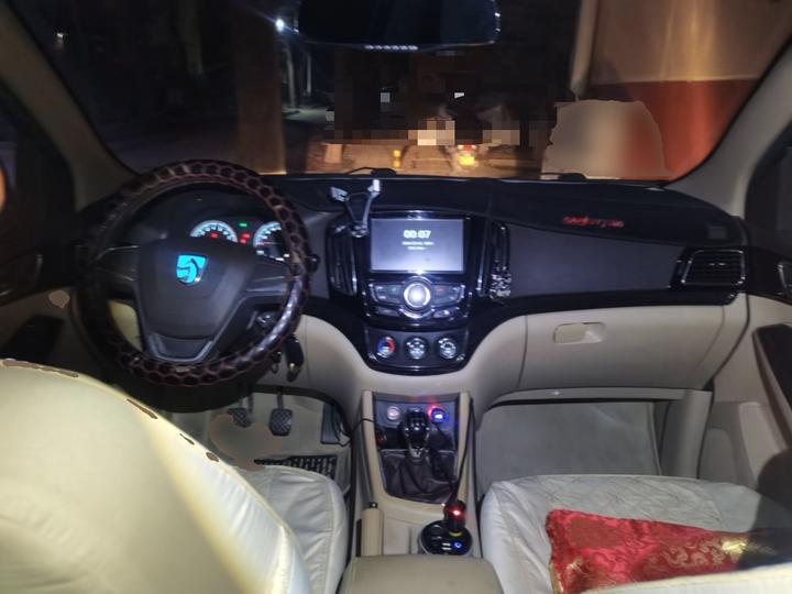 730 2015 1.8L MT Comfort ESP 7-Seater photo 5